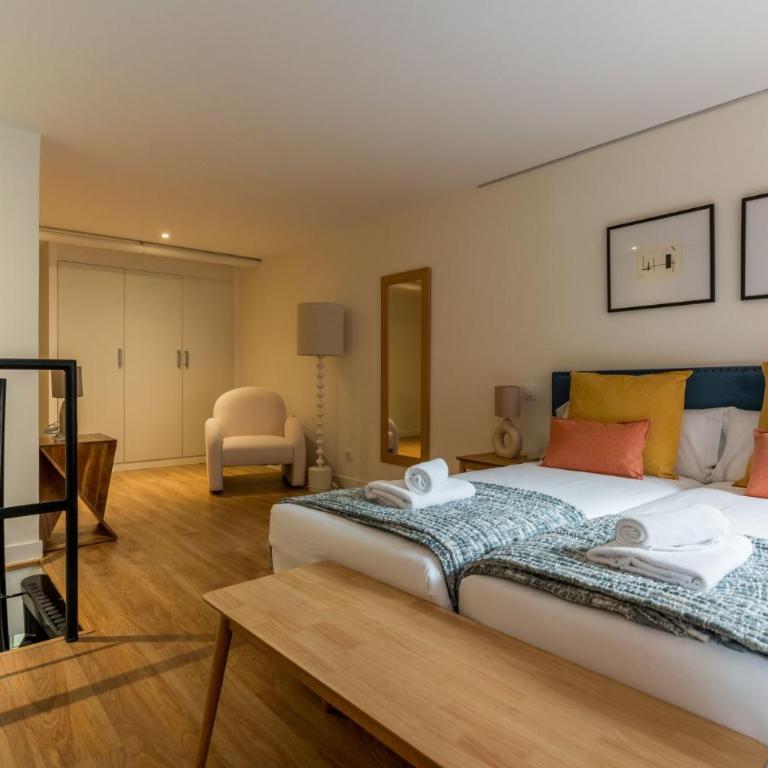 Bright and cozy- 1D 1B- Plaza Castilla - One-Bedroom Apartment - 1