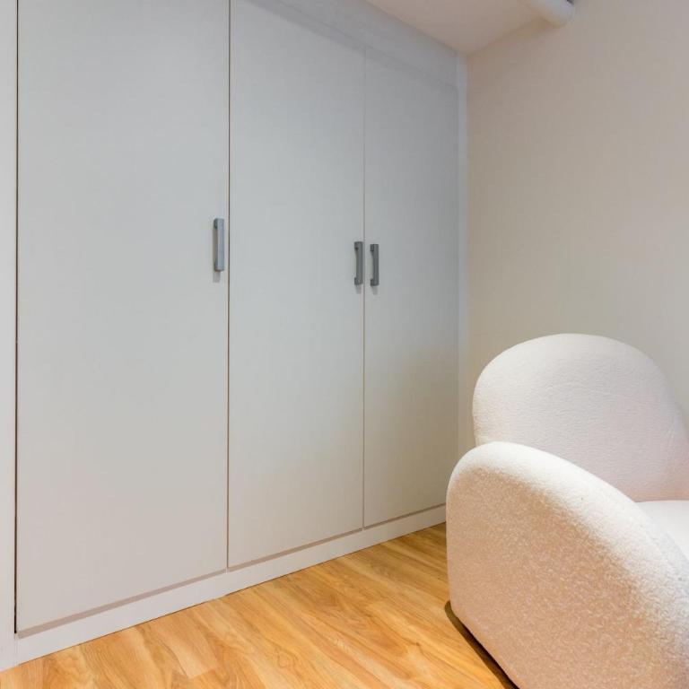 Bright and cozy- 1D 1B- Plaza Castilla - One-Bedroom Apartment - 27