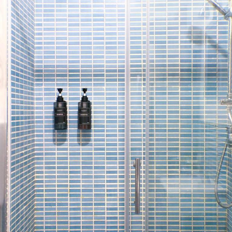 AlbergoTeatro - Camera Matrimoniale con Bagno in Comune - 17