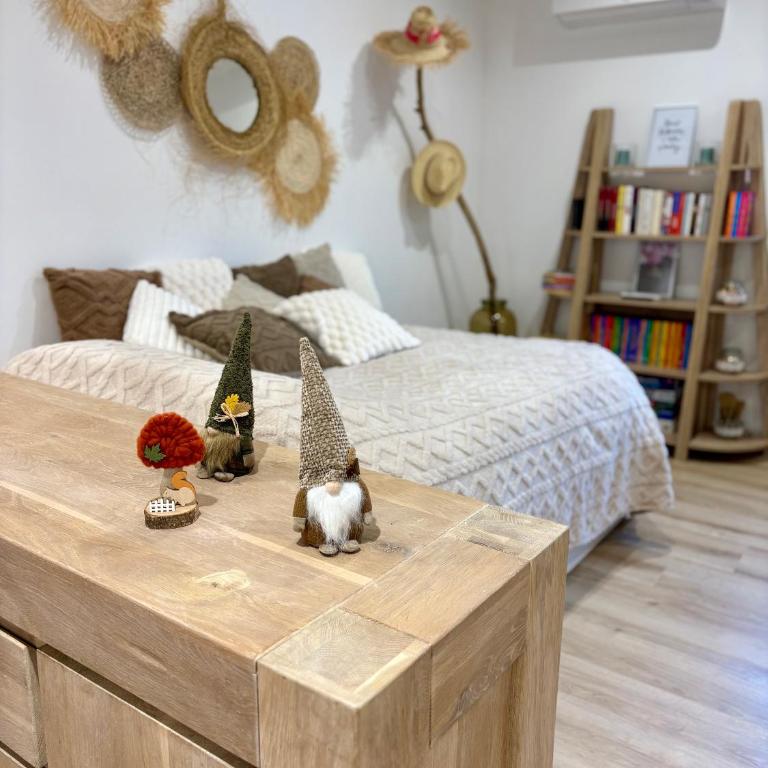 L'ESTANÒT est un charmant T2 de 45 M2 équipé d'une chambre en mezzanine ouverte et d'un vrai lit en 140 dans un large salon, une cuisine équipée, un parking privé, proche du centre thermal et des commerces - Apartment mit 1 Schlafzimmer - 4