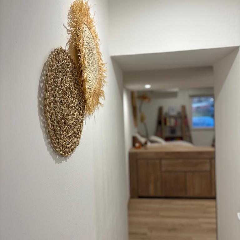 L'ESTANÒT est un charmant T2 de 45 M2 équipé d'une chambre en mezzanine ouverte et d'un vrai lit en 140 dans un large salon, une cuisine équipée, un parking privé, proche du centre thermal et des commerces - Apartment mit 1 Schlafzimmer - 12