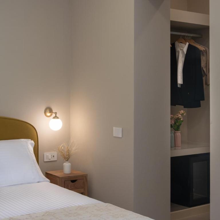 Arrecramos - Historic Residence - Deluxe Double Room with Balcony - 13