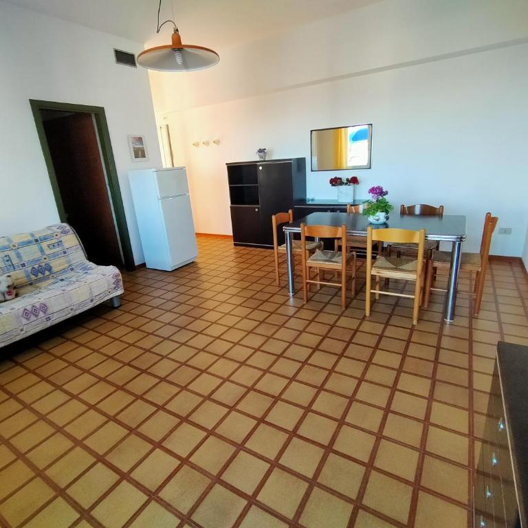Appartamento trilocale cod 213 - Appartamento con 2 Camere da Letto - 9