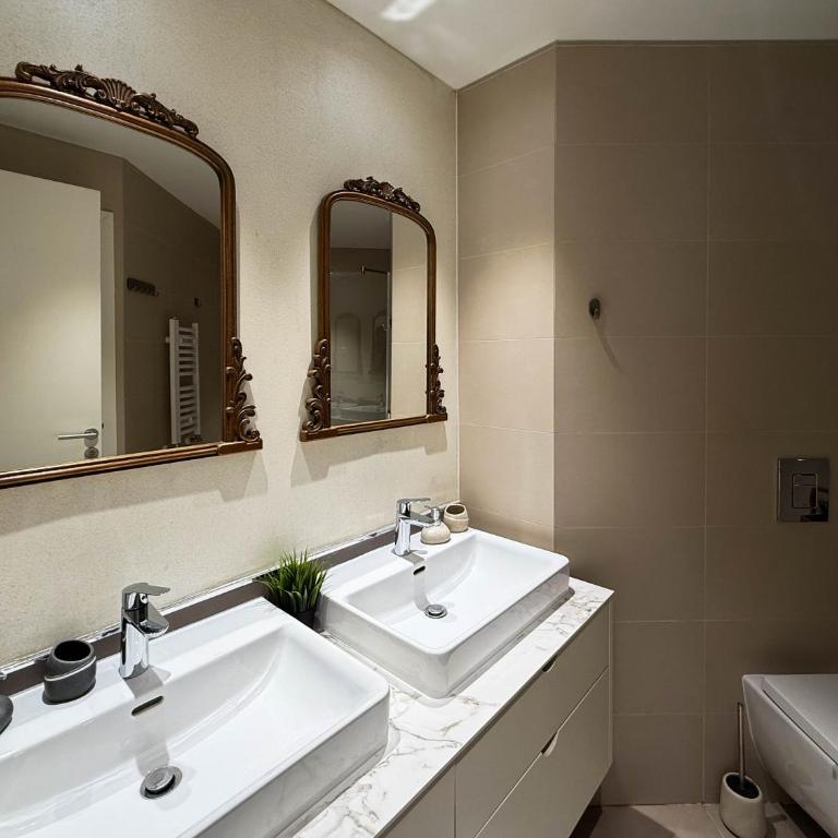 BW City Elegance Collection - Two-Bedroom Apartment with River View - 10