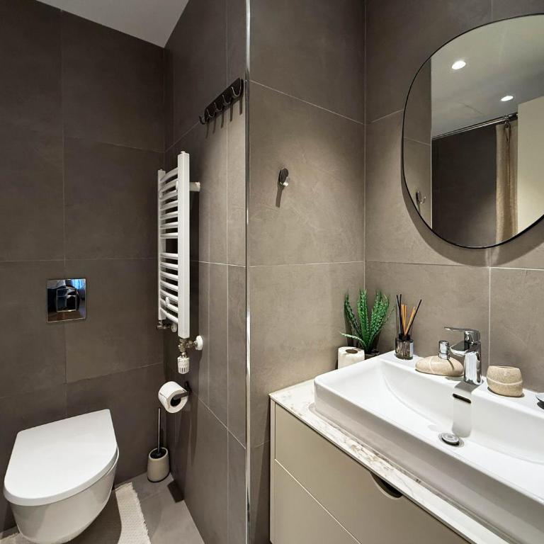 BW City Elegance Collection - Two-Bedroom Apartment with River View - 11