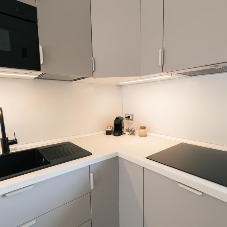 Pool, private garden and beach in the city center - Appartamento con 2 Camere da Letto - 14