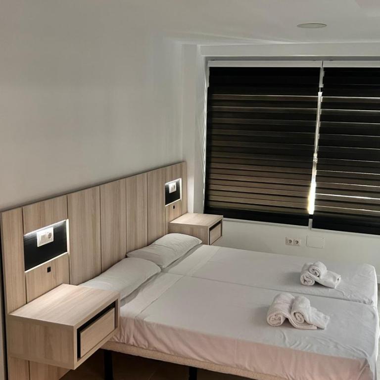 MadVibes Hostel Gran Vía - Twin Room with Private Bathroom - 4