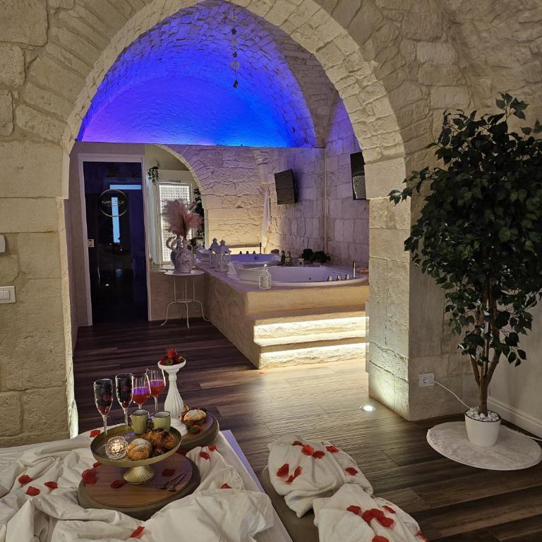 Romantic Suite with Private Jacuzzi Malely Suite - Camera Matrimoniale con Vasca Idromassaggio - 13