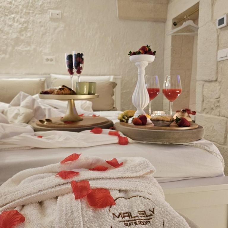 Romantic Suite with Private Jacuzzi Malely Suite - Camera Matrimoniale con Vasca Idromassaggio - 14