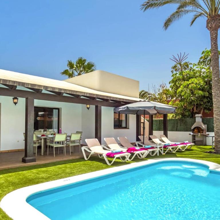 Villa Oasis by Villa Plus - Villa - 1