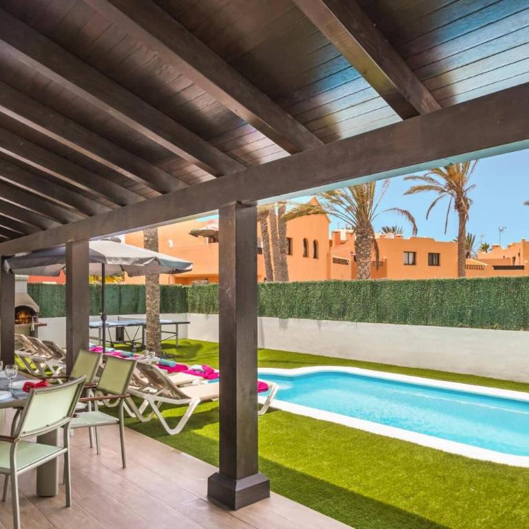 Villa Oasis by Villa Plus - Villa - 2