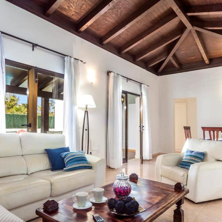 Villa Oasis by Villa Plus - Villa - 4