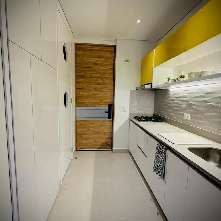 Modern Beach Retreat Luxury Feel - One-Bedroom Apartment - 3