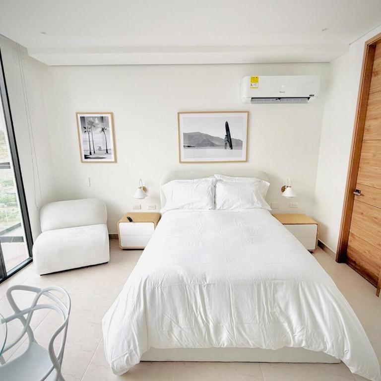 Modern Beach Retreat Luxury Feel - One-Bedroom Apartment - 4