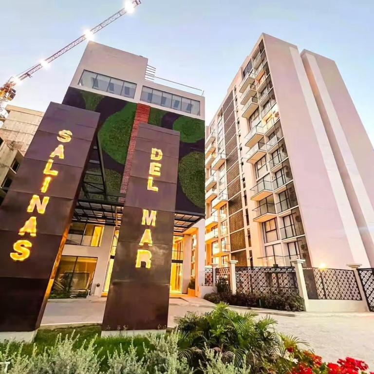 Modern Beach Retreat Luxury Feel - One-Bedroom Apartment - 5