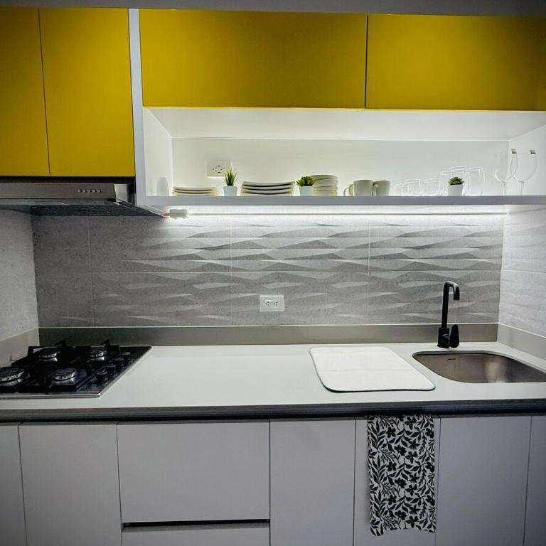 Modern Beach Retreat Luxury Feel - One-Bedroom Apartment - 6
