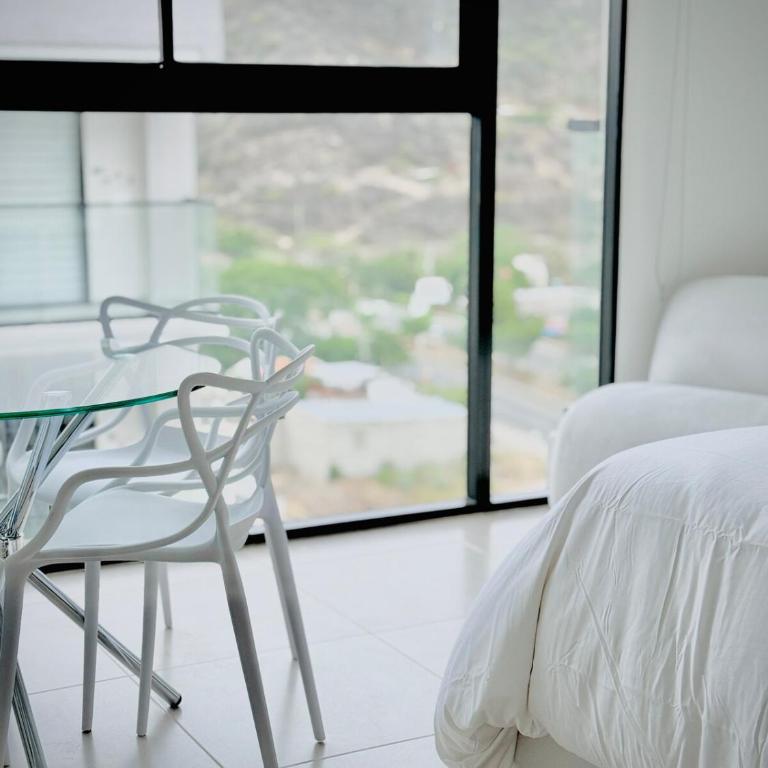 Modern Beach Retreat Luxury Feel - One-Bedroom Apartment - 17