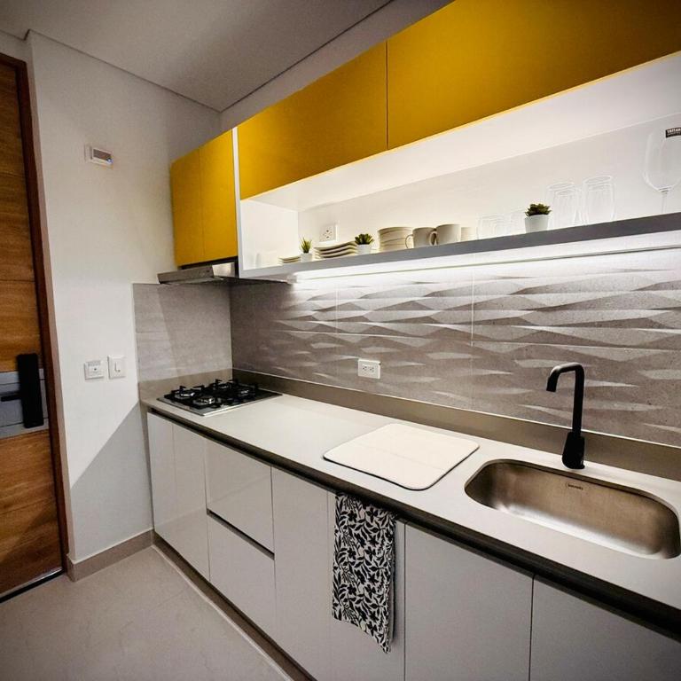 Modern Beach Retreat Luxury Feel - One-Bedroom Apartment - 29