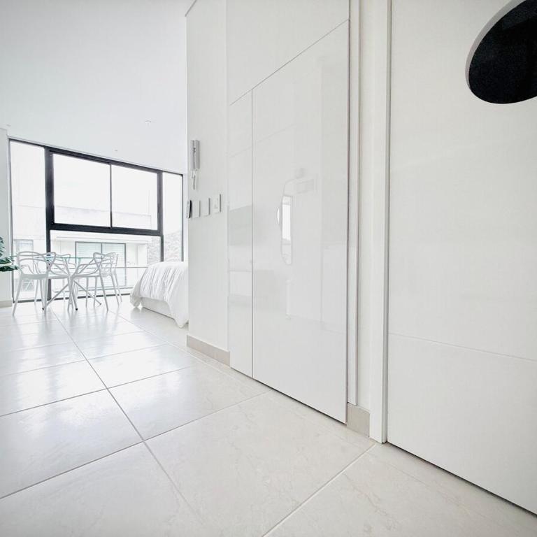 Modern Beach Retreat Luxury Feel - One-Bedroom Apartment - 33