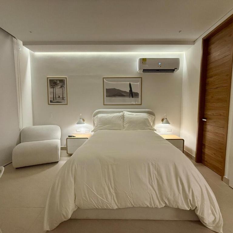 Modern Beach Retreat Luxury Feel - One-Bedroom Apartment - 42