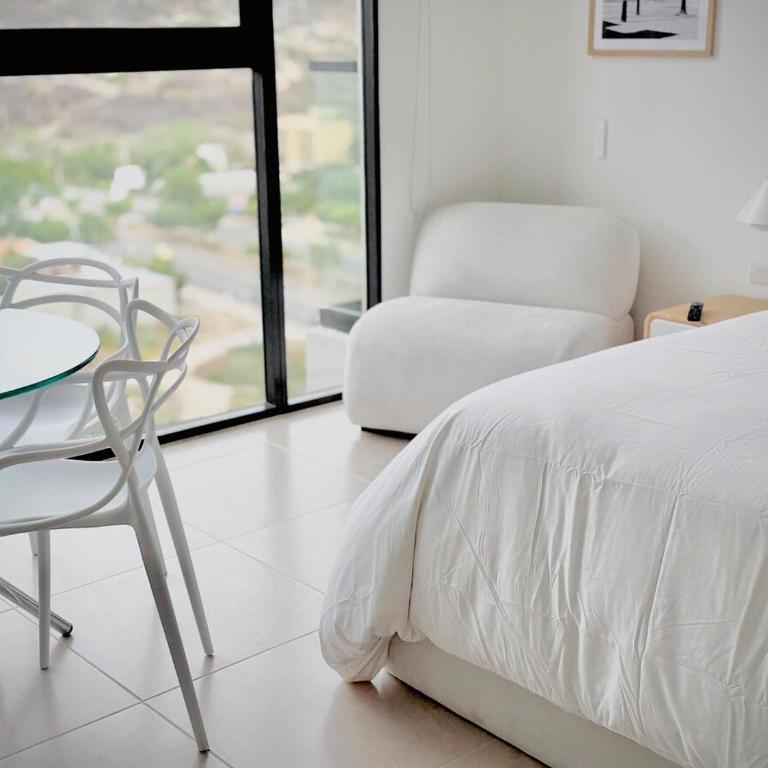 Modern Beach Retreat Luxury Feel - One-Bedroom Apartment - 48