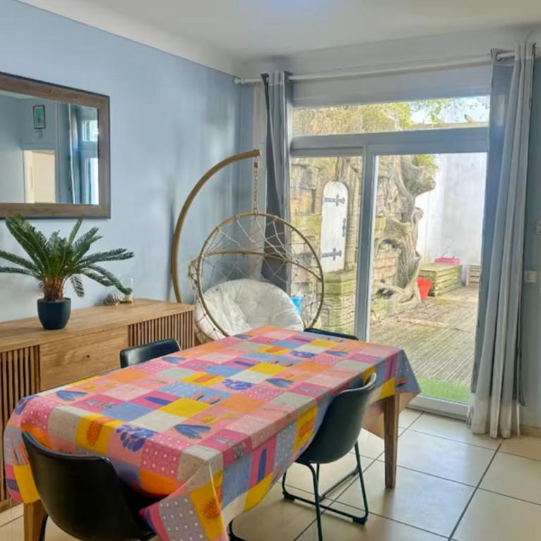 La ContrEscarpe - 4 couchages - Cour PRiVÉE - Secteur GARE CENTRE - Two-Bedroom Apartment - 2