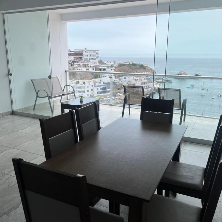Departamento único con vista al mar y terraza - Three-Bedroom Apartment - 4