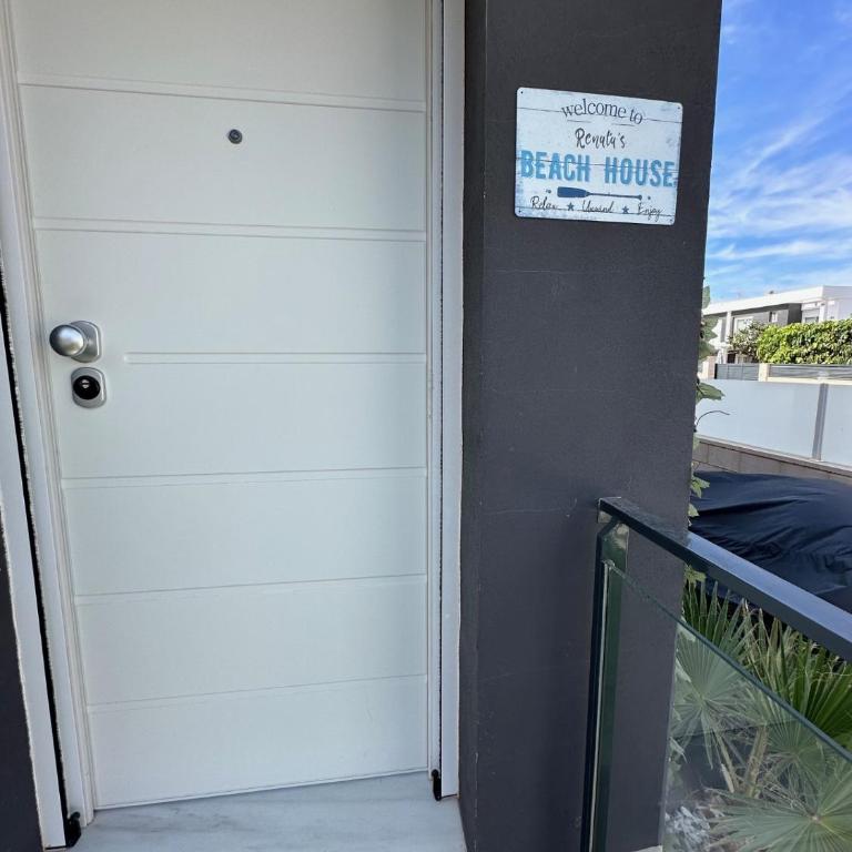 Beach House Renata - Three-Bedroom House - 15