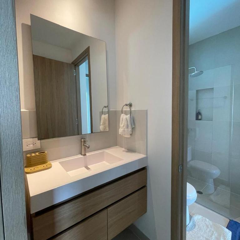 Apartamento 4g Baia Kristal Cartagena - One-Bedroom Apartment with Balcony and Water View - 41