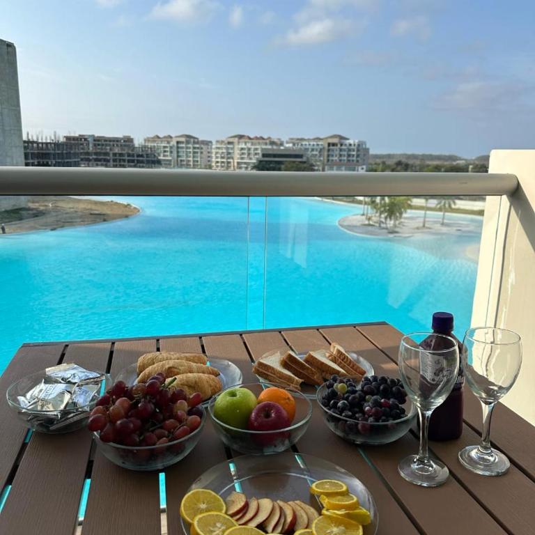 Apartamento 4g Baia Kristal Cartagena - One-Bedroom Apartment with Balcony and Water View - 1