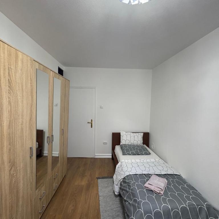 Apartments Sat - Apartman sa 3 Spavaće Sobe i Balkonom - 22