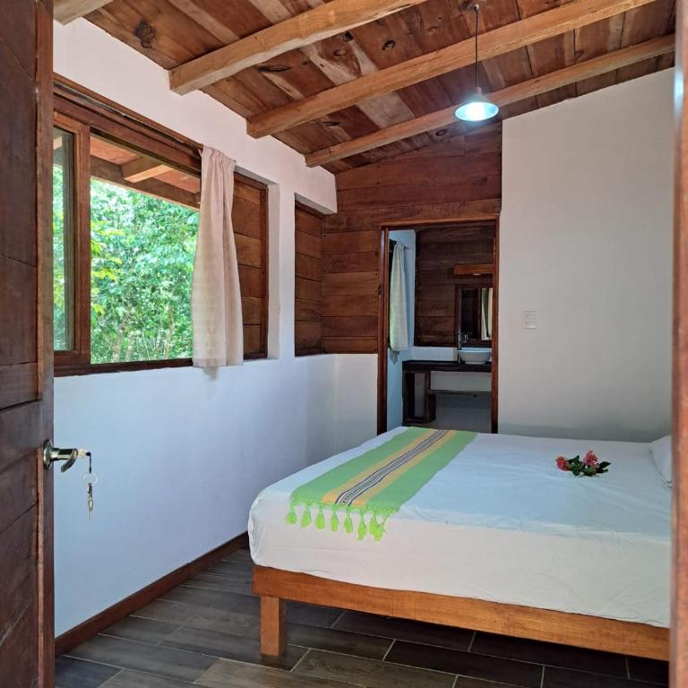 Casa Mango - Habitación con cama grande y balcón - 13
