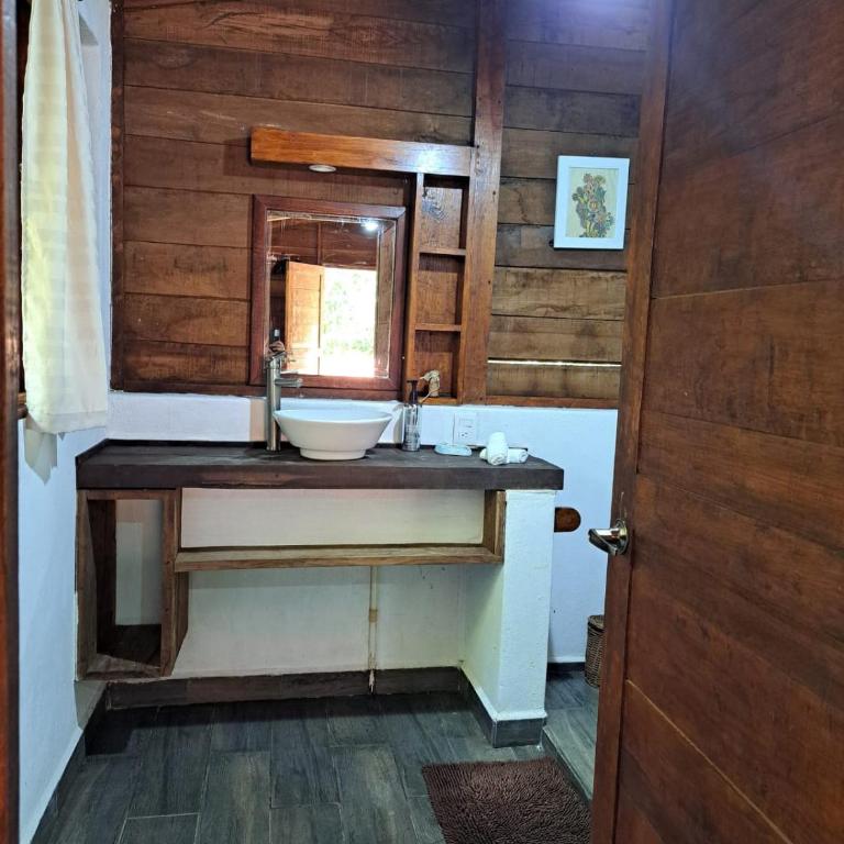 Casa Mango - Habitación con cama grande y balcón - 18