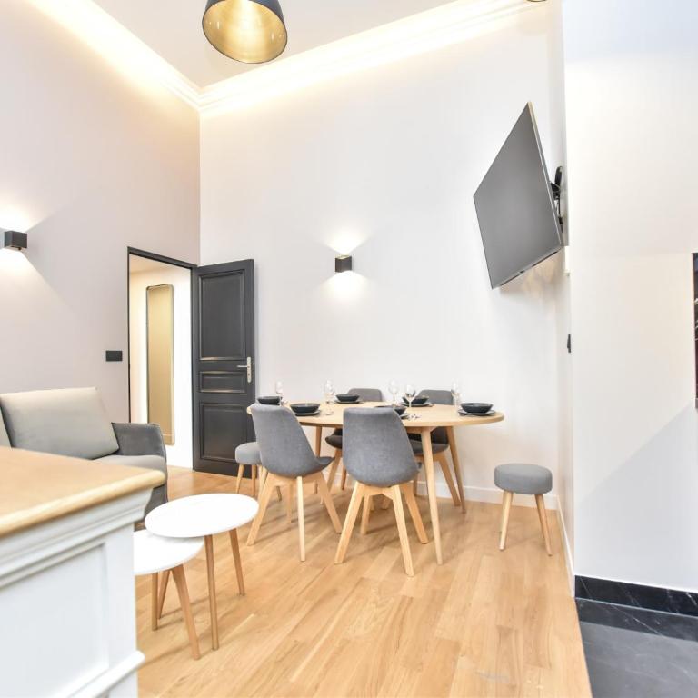 Charming apartment - 2BR 7P - Arc de Triomphe - One-Bedroom Apartment - 6
