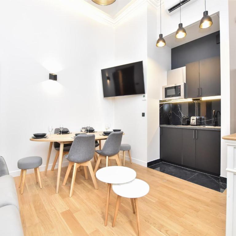 Charming apartment - 2BR 7P - Arc de Triomphe - One-Bedroom Apartment - 2