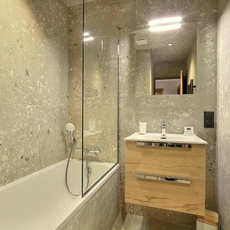 Chalet neuf avec jacuzzi et sauna - FR-1-455-267 - Chalet - 11