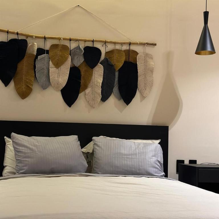 Studio Close to the beach Quiet Modern Laundry roof top pool - One-Bedroom Apartment - 3