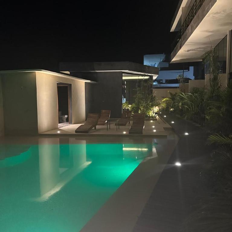 Studio Close to the beach Quiet Modern Laundry roof top pool - One-Bedroom Apartment - 15