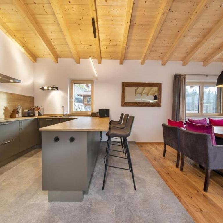 Stylish Alpine Chalet with Carport - Chalet mit 3 Schlafzimmern - 12