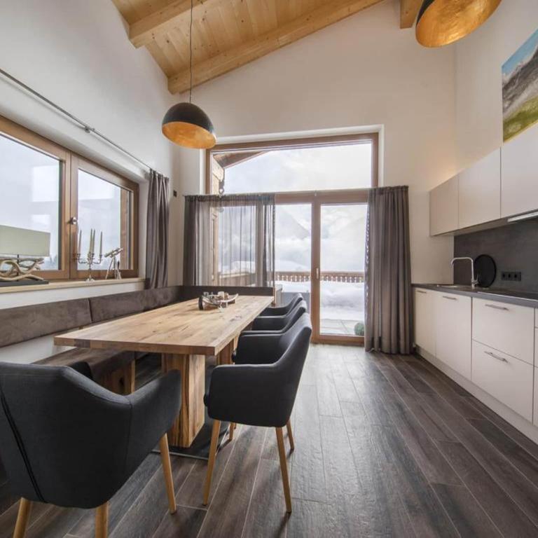 Alpine Chalet with Mountain Views - Chalet mit 2 Schlafzimmern - 3