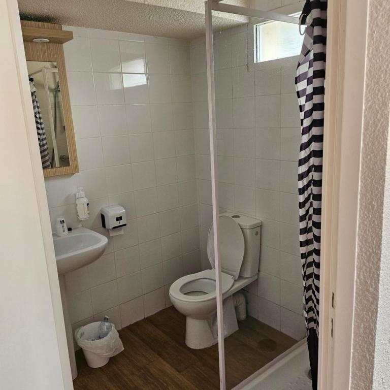 Premiere Classe Annecy Cran-Gevrier RÉNOVÉ EN 2025 - Chambre Quadruple avec 1 Lit Double et 2 Lits Simples - 26