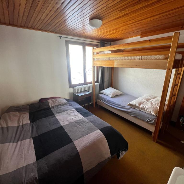 Chambres d'hôtes de Montagne "les 3 Evéchés" - Chambre Familiale - Vue sur Montagne - 6