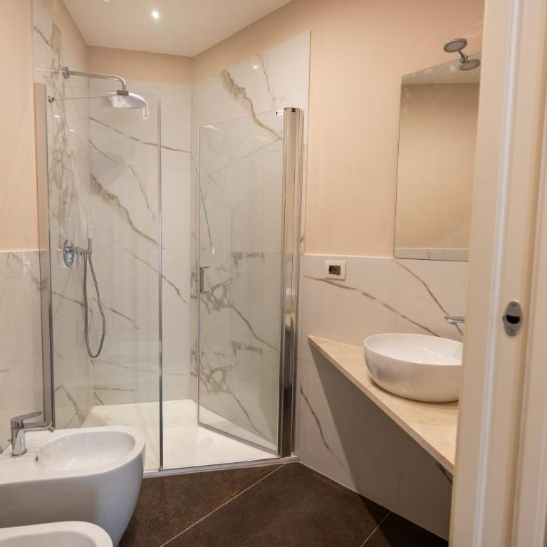 Florence Dome Rooms - Camera Matrimoniale/Doppia con Letti Singoli con Bagno in Comune - 5