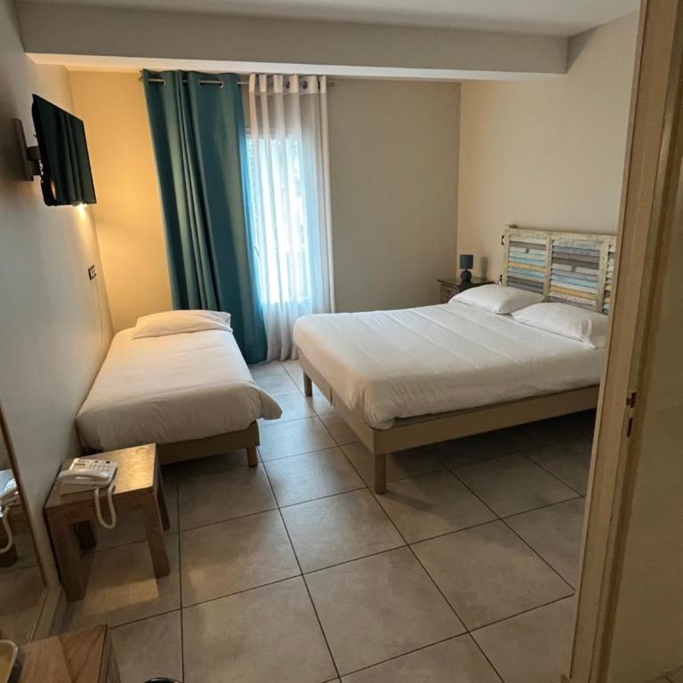 Kyriad Perpignan Sud - Chambre Triple - 6