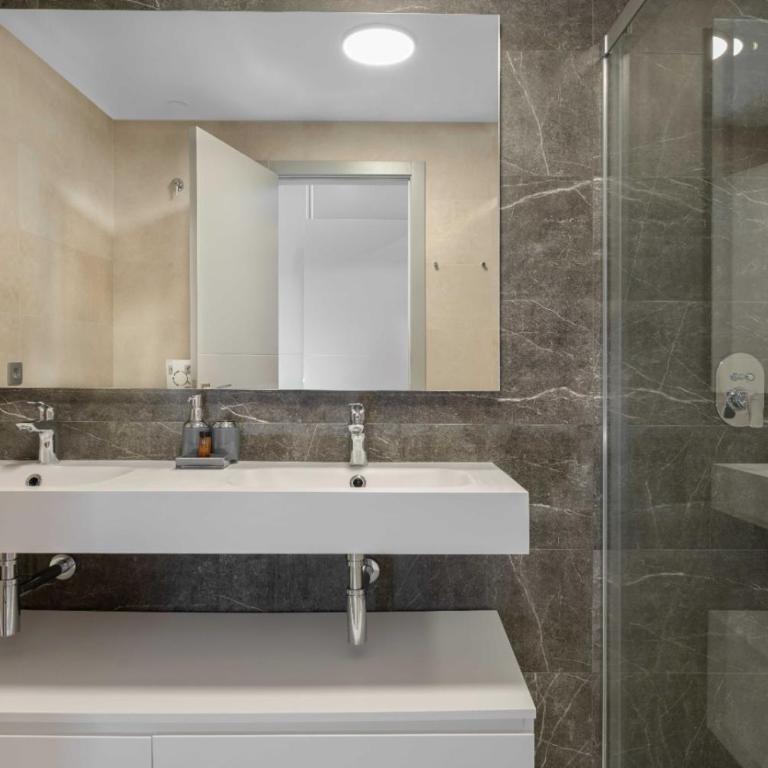 Sunset Cliffs Apartment - High Floor - Sea View - Apartamento Deluxe de 2 dormitorios con balcón - 13