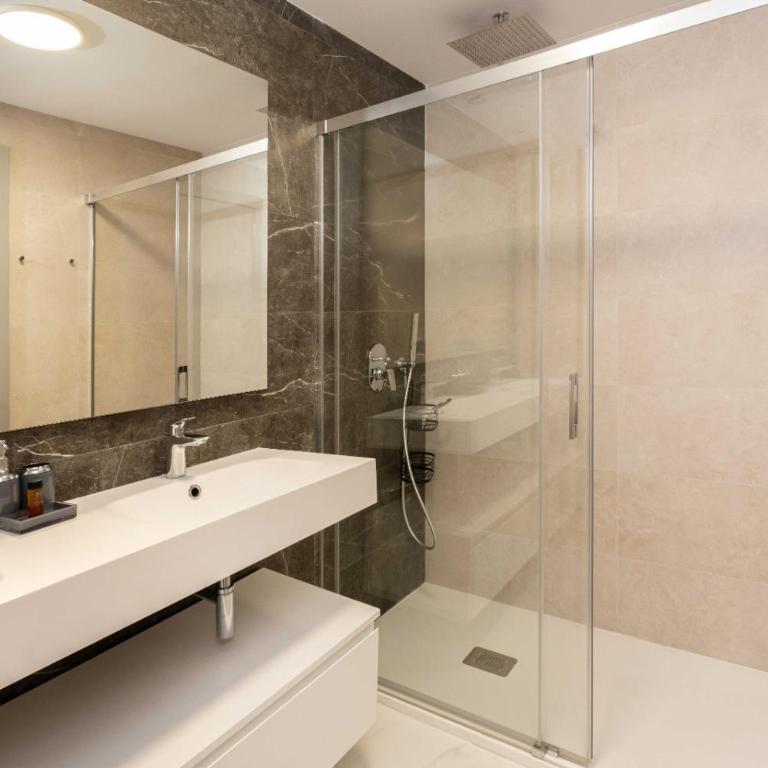 Sunset Cliffs Apartment - High Floor - Sea View - Apartamento Deluxe de 2 dormitorios con balcón - 15