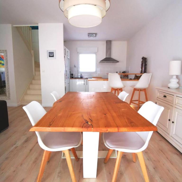 Appartement 90 m2 avec parking terrasse balcons, proche du port et plages - Apartment mit 2 Schlafzimmern - 10
