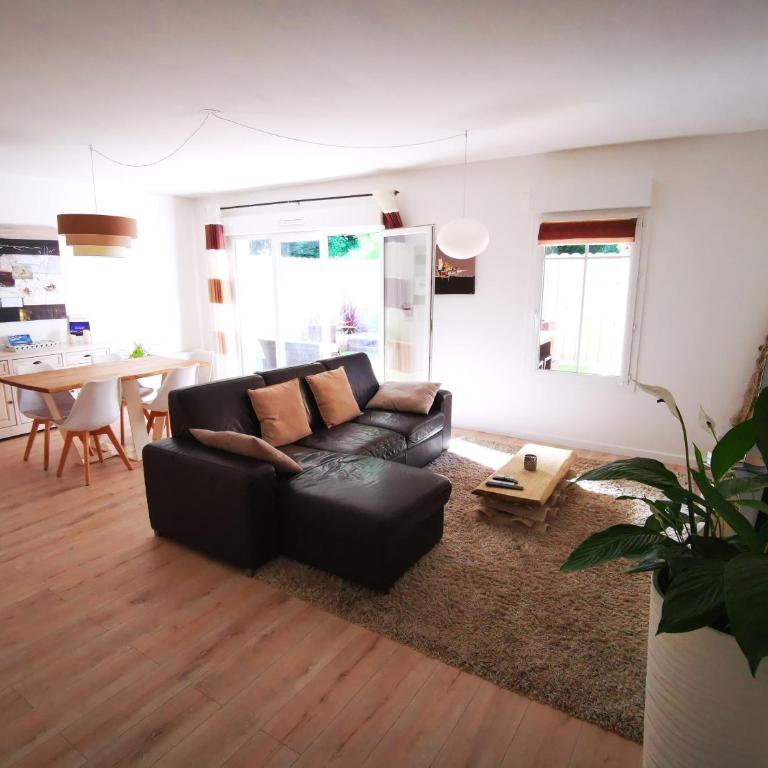 Appartement 90 m2 avec parking terrasse balcons, proche du port et plages - Apartment mit 2 Schlafzimmern - 30