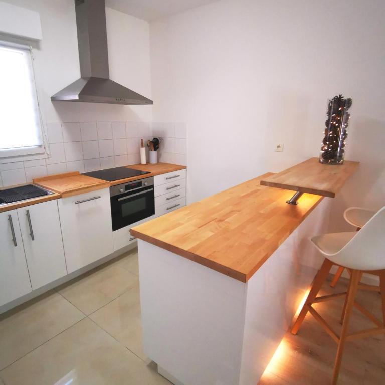 Appartement 90 m2 avec parking terrasse balcons, proche du port et plages - Apartment mit 2 Schlafzimmern - 14