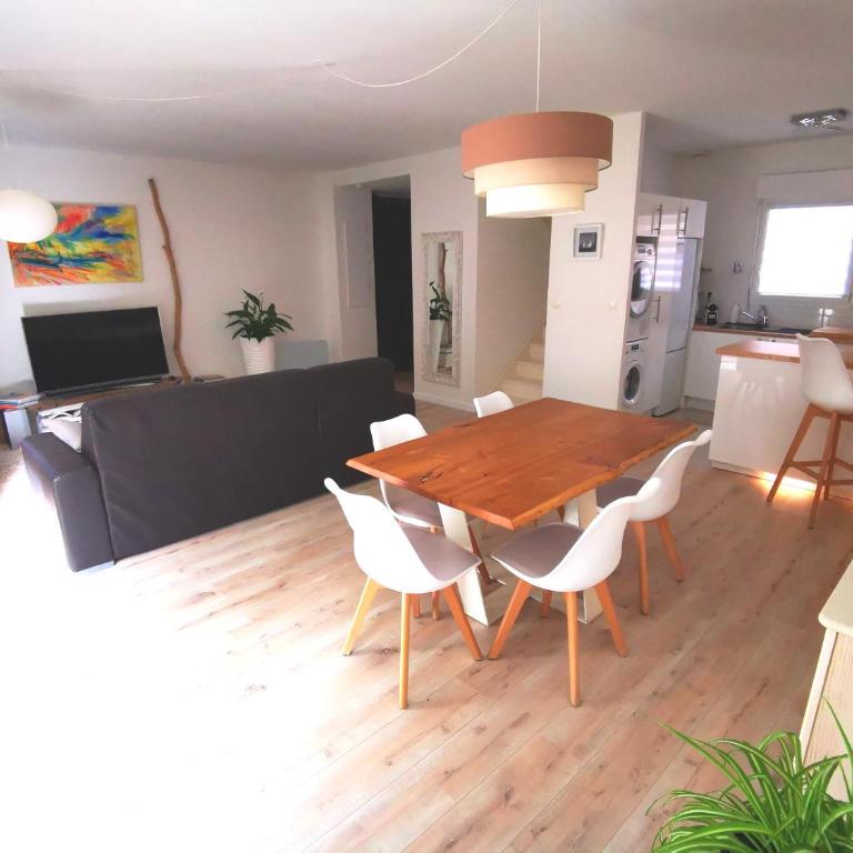 Appartement 90 m2 avec parking terrasse balcons, proche du port et plages - Apartment mit 2 Schlafzimmern - 9